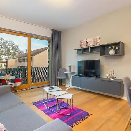 Appartments Strawberry 게스트하우스 4*