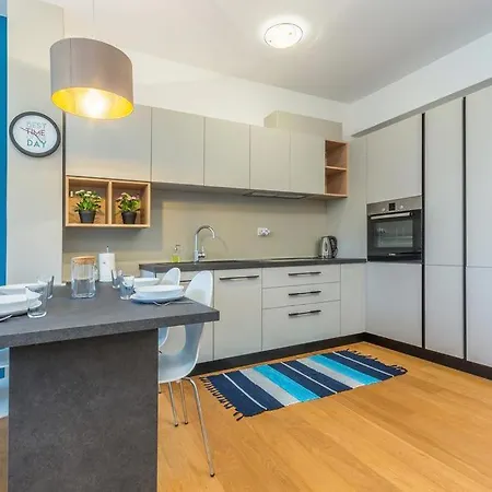 Appartments Strawberry Guest house 4*