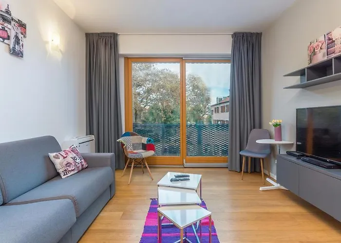 Gostinjska kuća Appartments Strawberry 4*