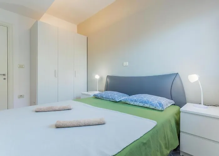 Gostinjska kuća Appartments Strawberry 4*